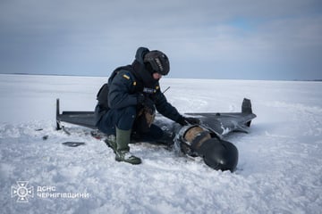 Drone Geran-2 sul ghiaccio del bacino di Kyiv, febbraio 2026.
