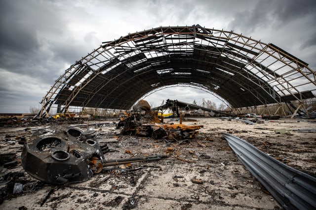 L'aeroporto di Hostomel dopo i combattimenti del 2022